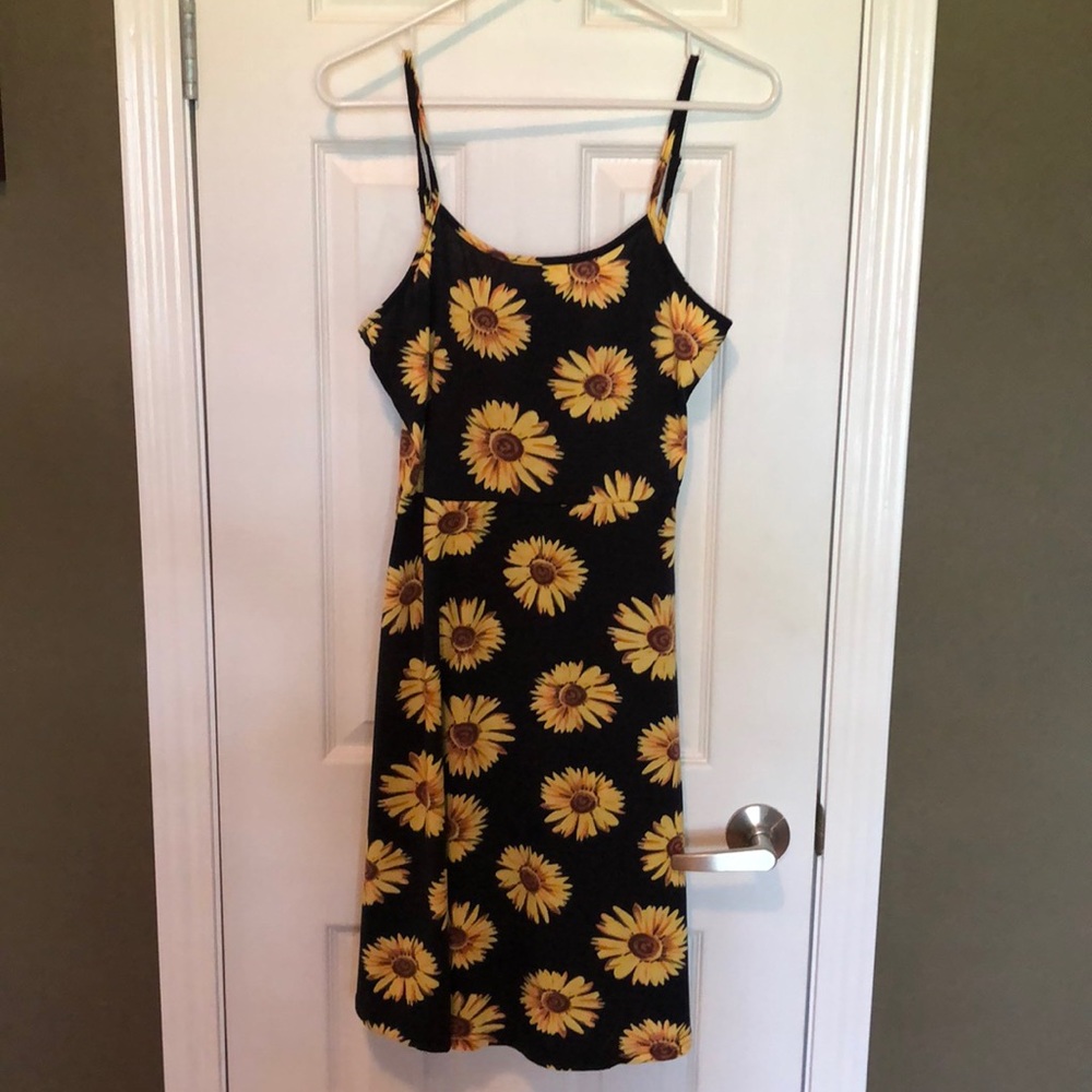 Sunflower print dress. New without tags.